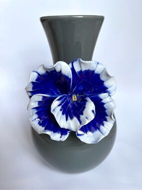 Anthropolgie Grey Ceramic Vase With 3D Blue White Pansy Flower Art Sculptural 8"